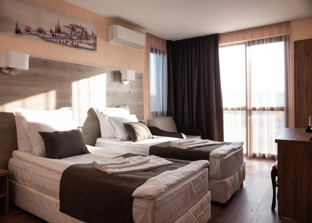 Hotel Vanilla, Varna - Free Parking Екстер'єр фото