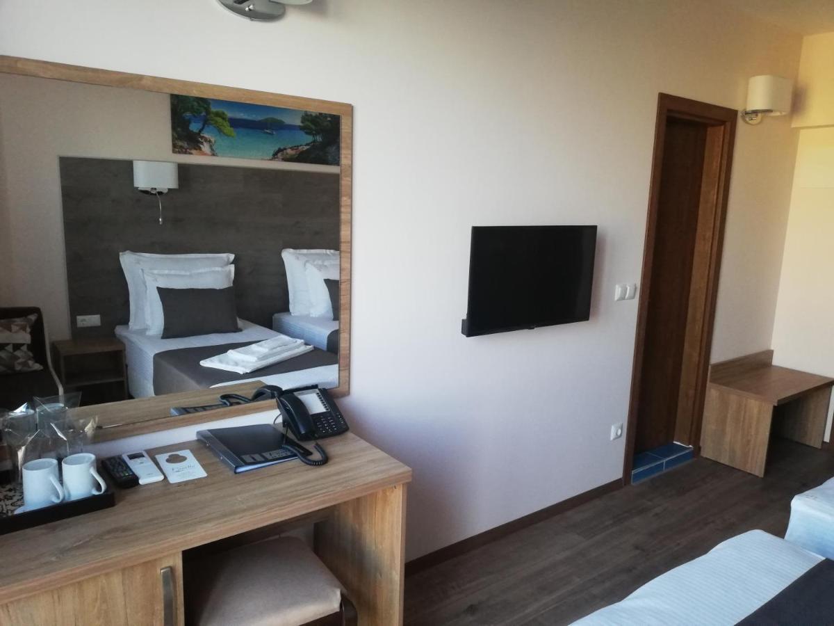 Hotel Vanilla, Varna - Free Parking Екстер'єр фото