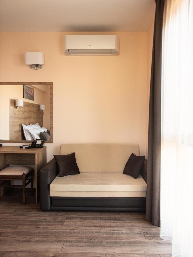 Hotel Vanilla, Varna - Free Parking Екстер'єр фото