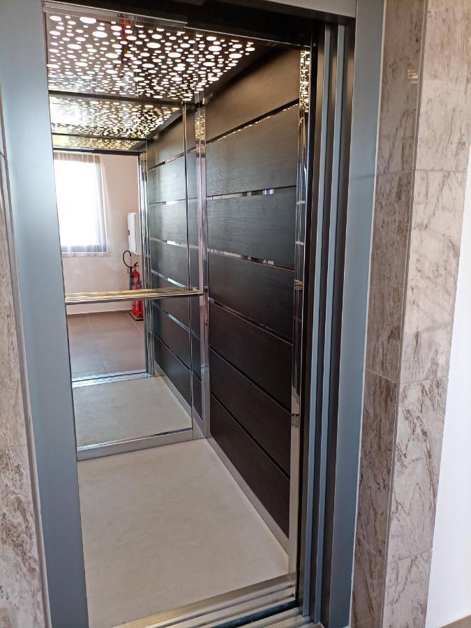 Hotel Vanilla, Varna - Free Parking Екстер'єр фото